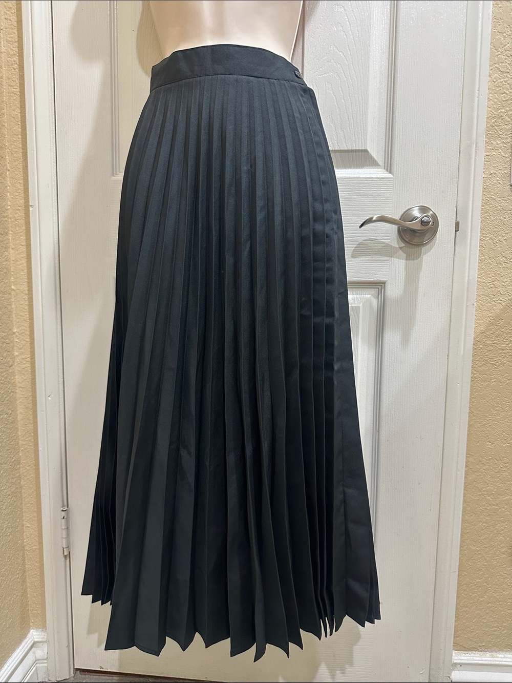 Classic Black Pleated Midi Skirt - Timeless Women's Skirt